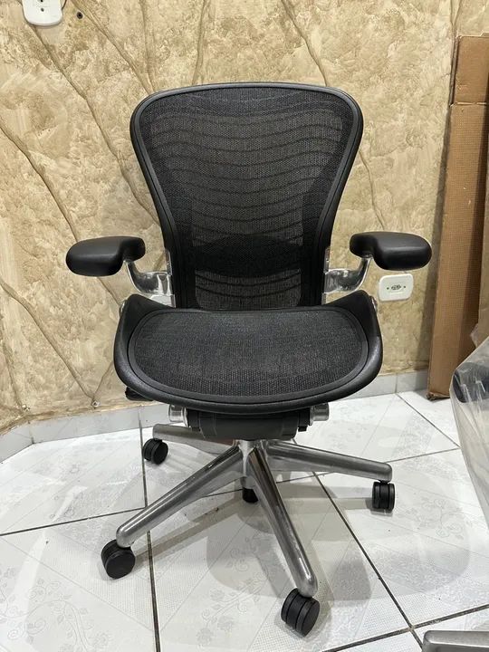 Cadeira  Herman Miller Aeron B semi completa 