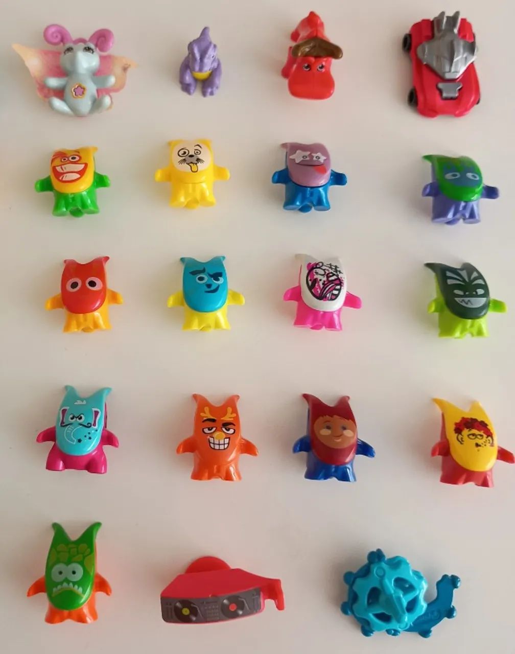 Lote com 34 Miniaturas - Kinder Joy - Foto 3