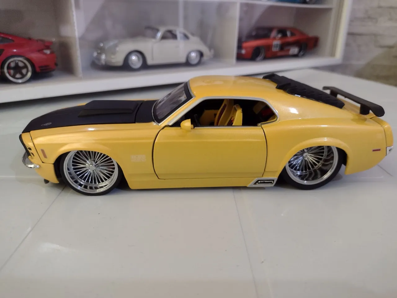 Miniatura 1:24 Jada Mustang Boss.