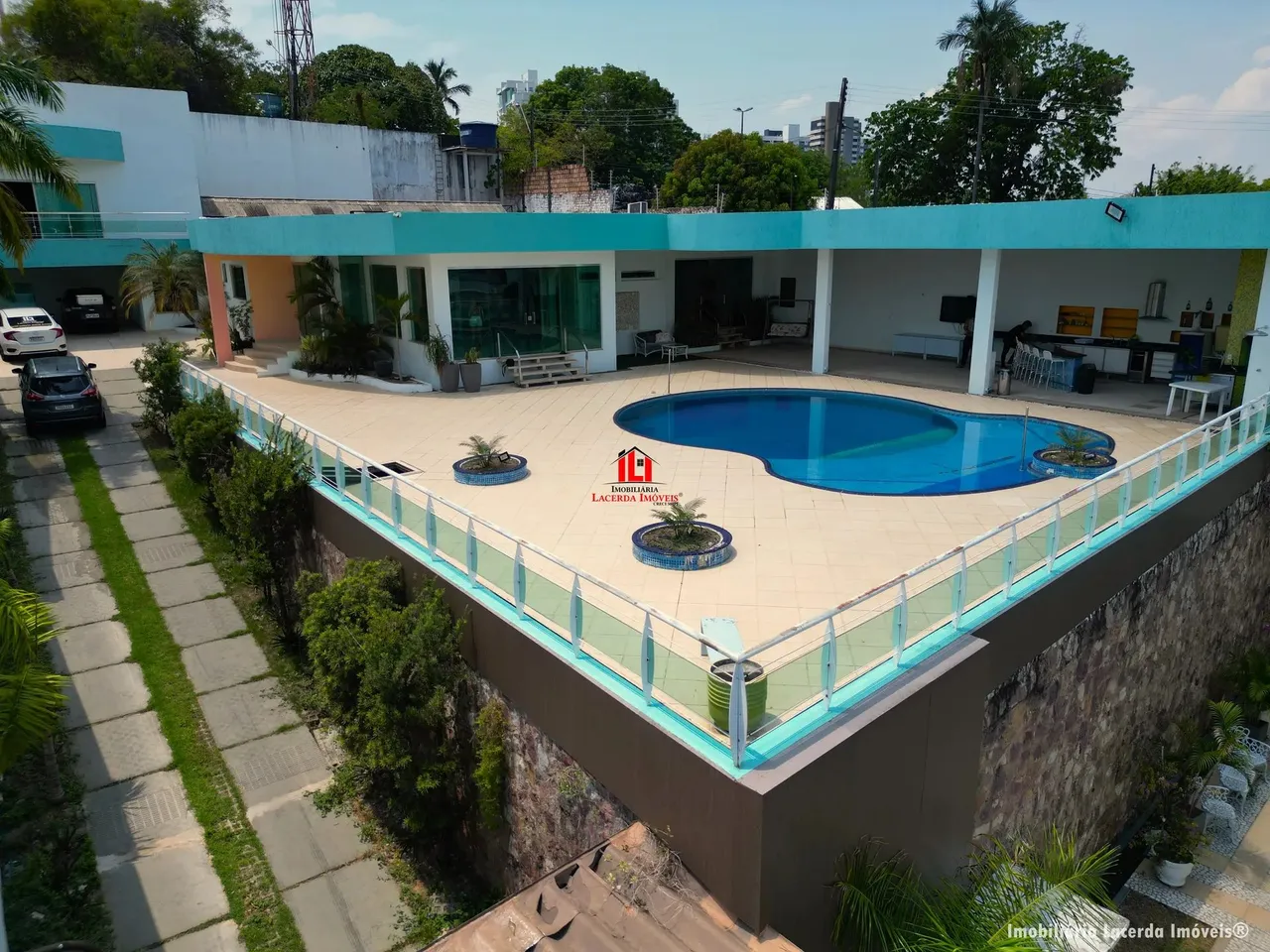 Casa de alto padrão com vista panorâmica para um dos bairros mais privilegiados de Manaus!