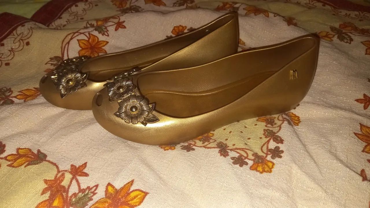  Vendo Melissa Dourada com Flores. TAM 36 - Foto 4