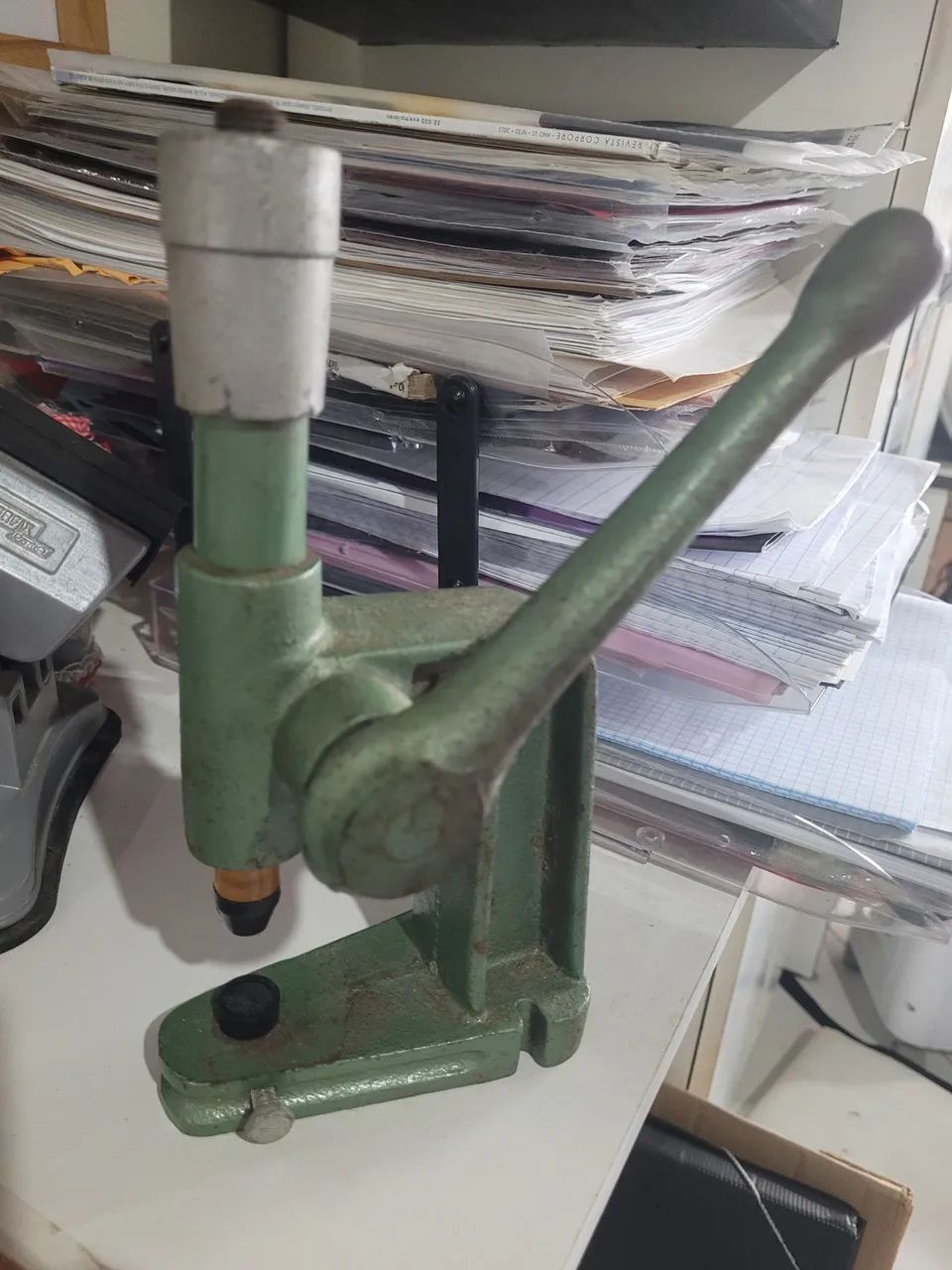 Balancin de bancada manual botão de plástico