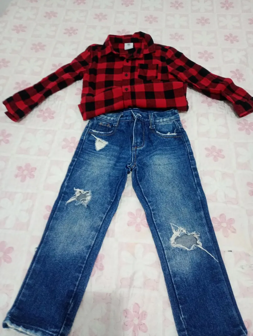 Conjunto Camisa Xadrez e Calça Jeans Rasgada Infantil