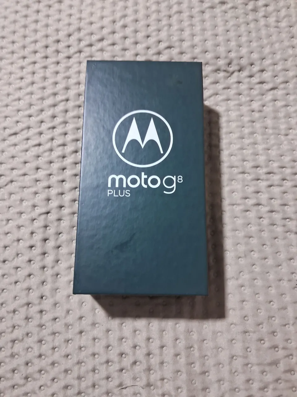 Moto G8 excelente estado.