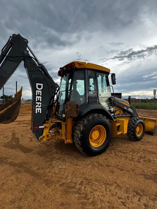 RETROESCAVADEIRA JOHN DEERE 2020 único dono pneus novos  - Foto 4