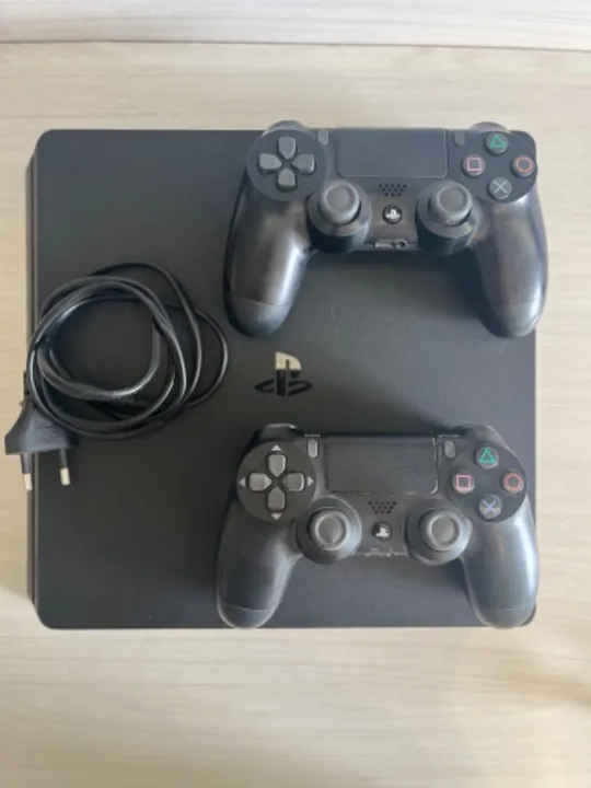 Sony PlayStation 4 (PS4) 1TB 2 Controles, Cor Preto