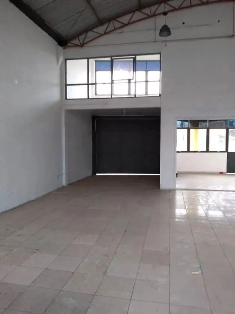 Excelente Pavilhão para locação com,400 m²com cozinha, mezanino, 2 banheiros, ótima locali - Foto 3