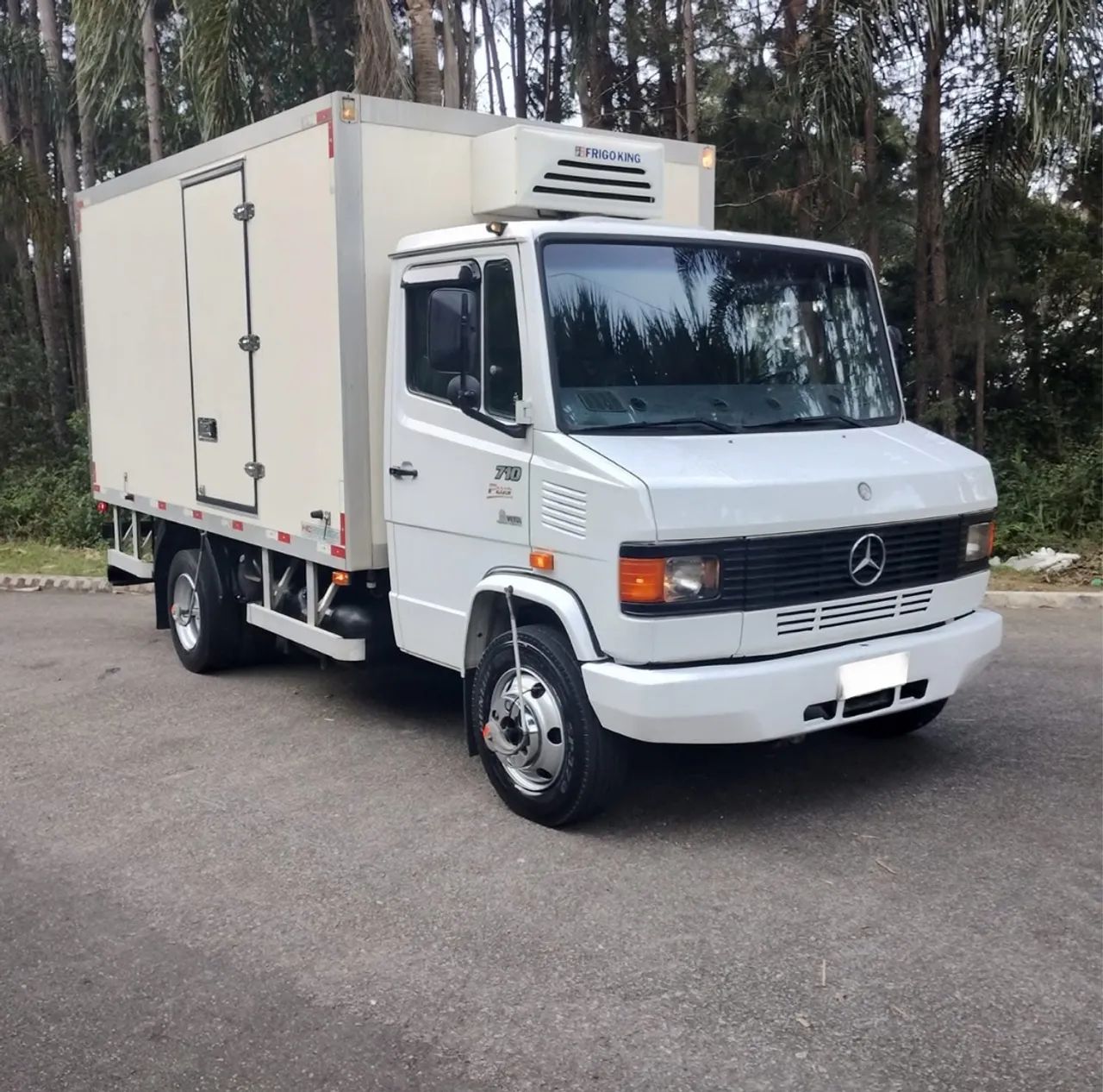 Caminhão Mb 710 Plus  Baú Refrigerado  - Foto 4