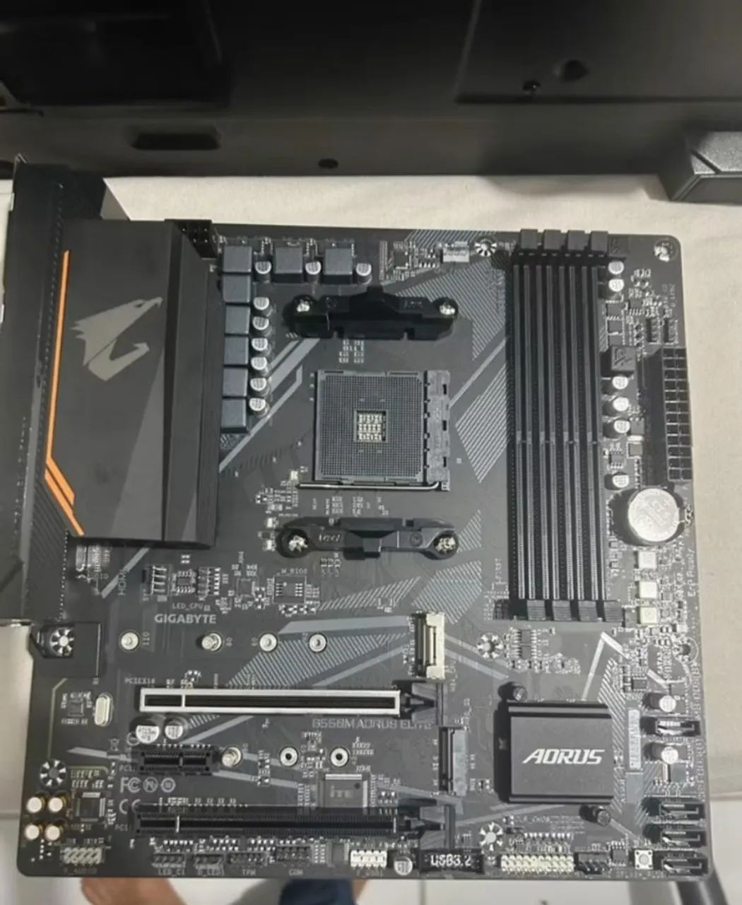 Placa-Mãe Gigabyte B560M Aorus Elite - Foto 3