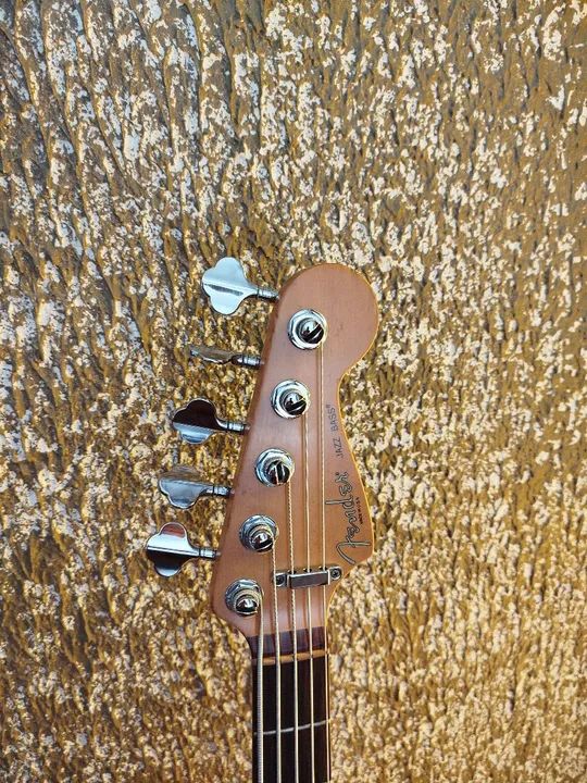 Baixo Fender Americano V STD com Pré Bartolini 1999 - Foto 5