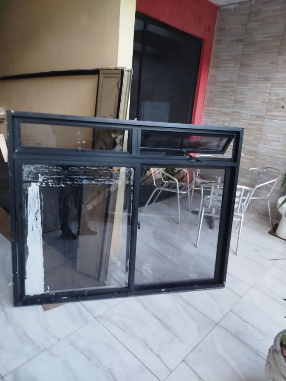 Vendo porta e janela de vidro com aluminio - Foto 4