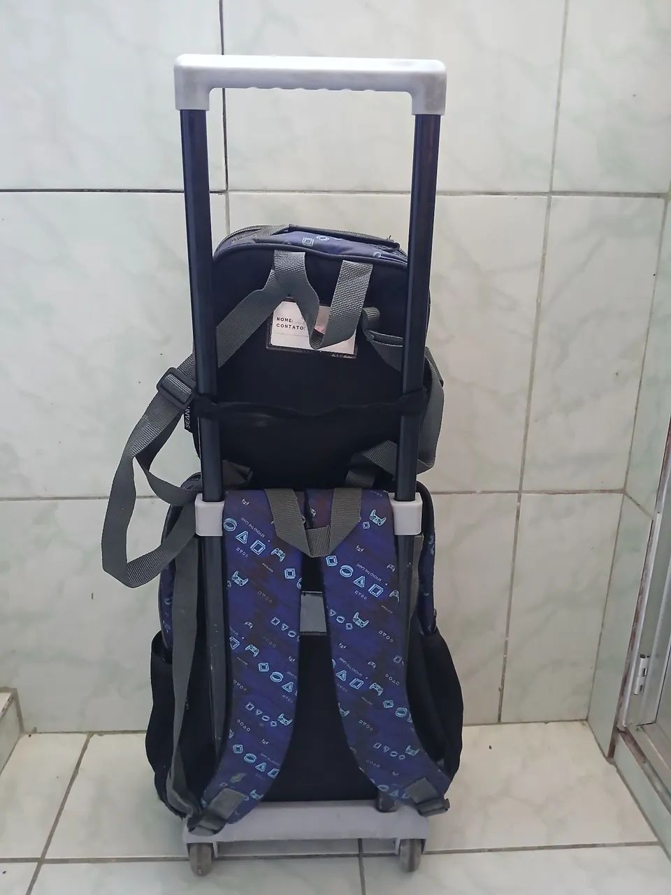 Mochila menino rodinha azul - Foto 3