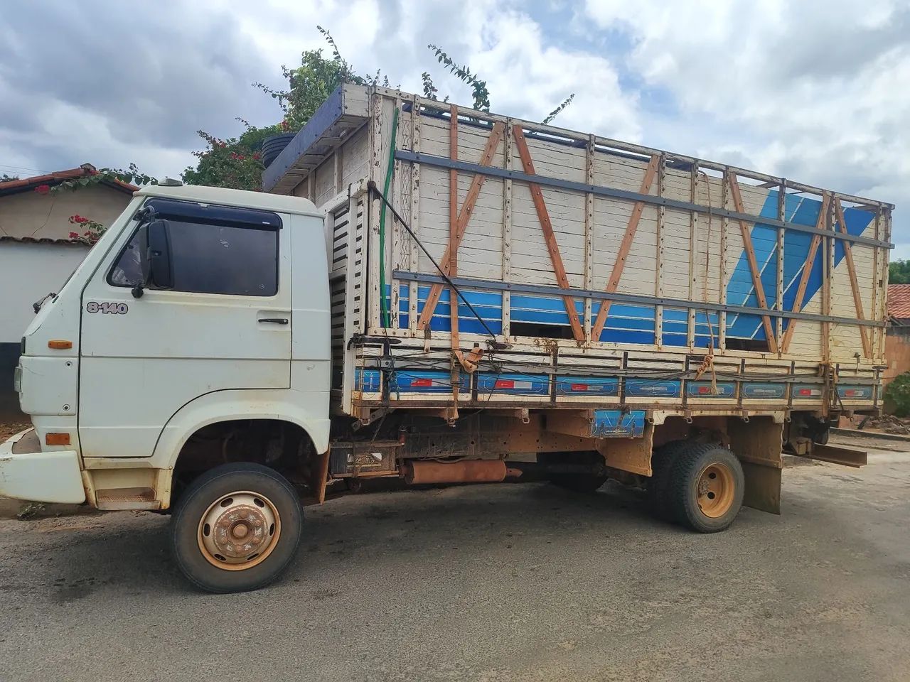 Caminhão 8140 