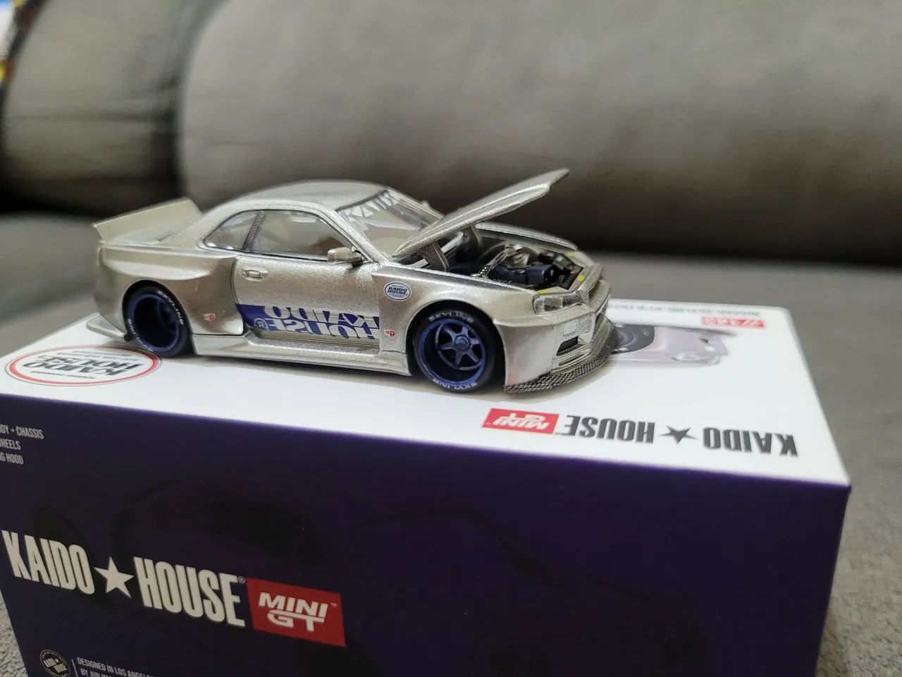 Mini GT - Nissan Skyline GT-R (R34) Kaido Works Shinjuku V1