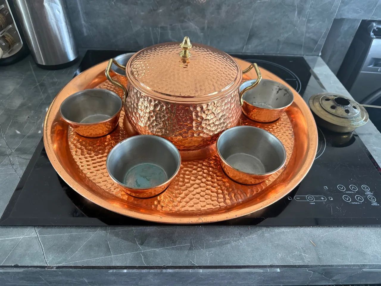 Conjunto de panelas de cobre para fondue