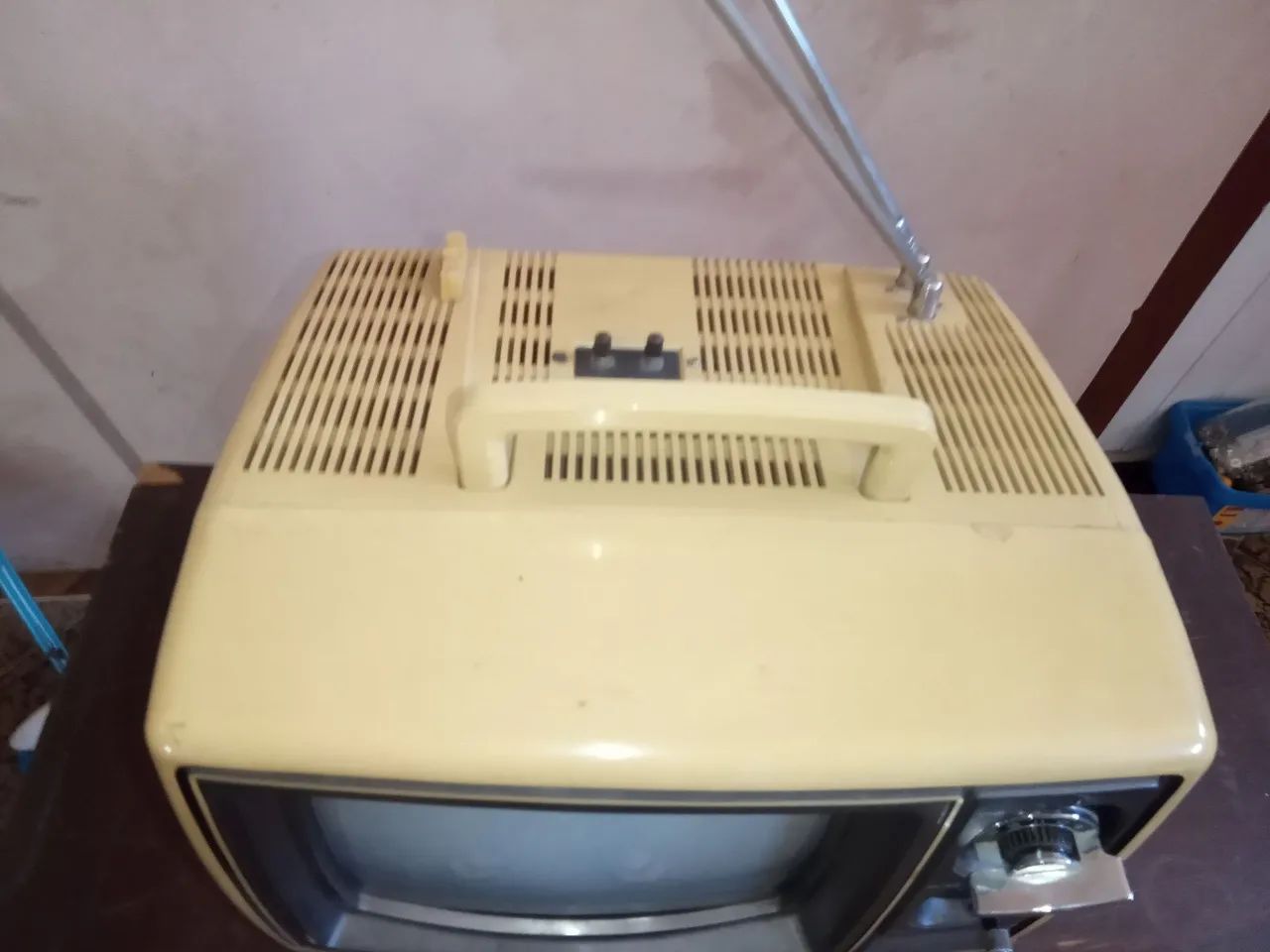 10-INCH SEMP TV.. PLEASE READ DESCRIPTION..64520823492609124