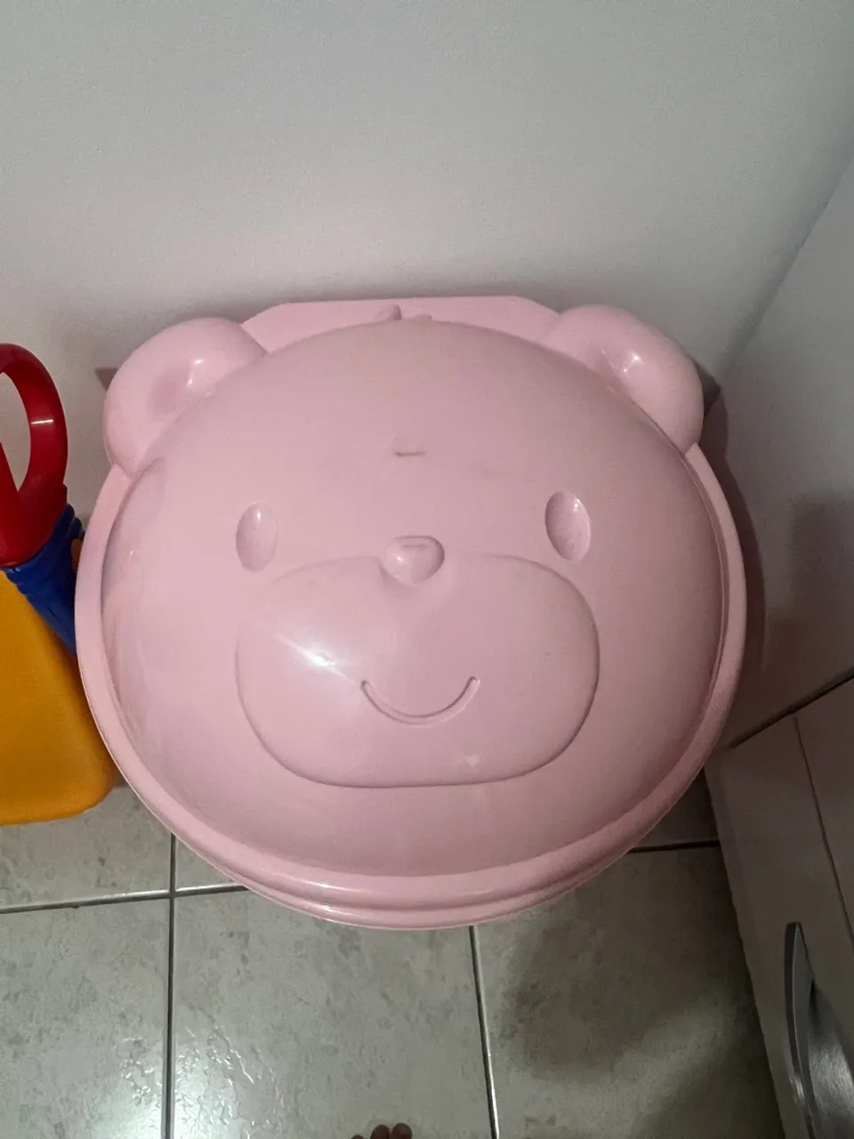 Assento + cesto de roupa