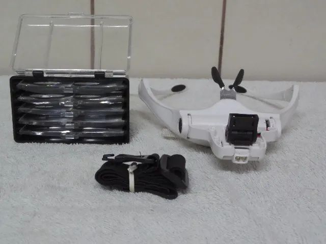 óculos com lente aumento e luz led
