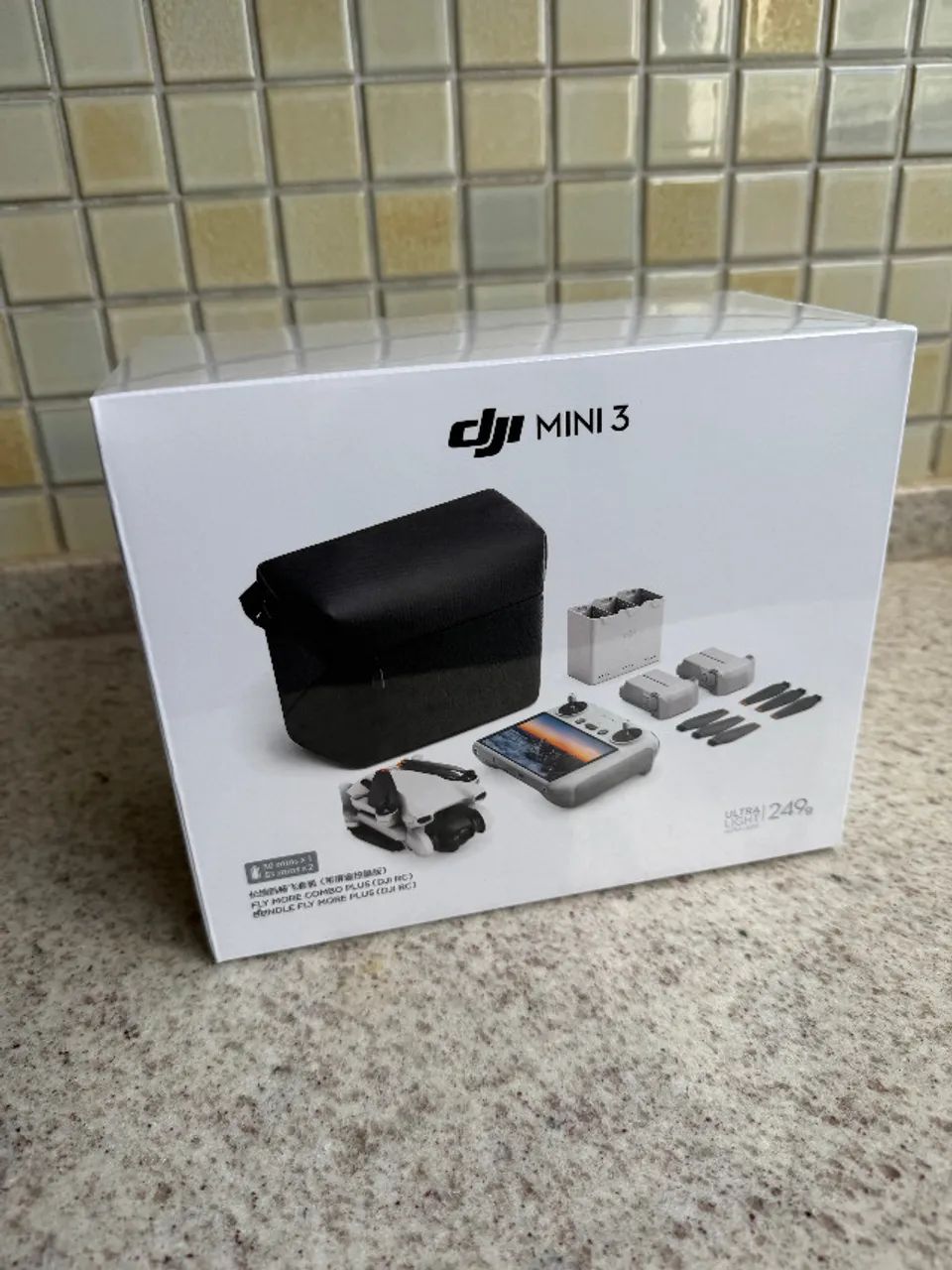 Drone DJI Mini 3 Fly More Combo Plus Novo Lacrado com 3 Baterias Plus, Controle com Tela e - Foto 3