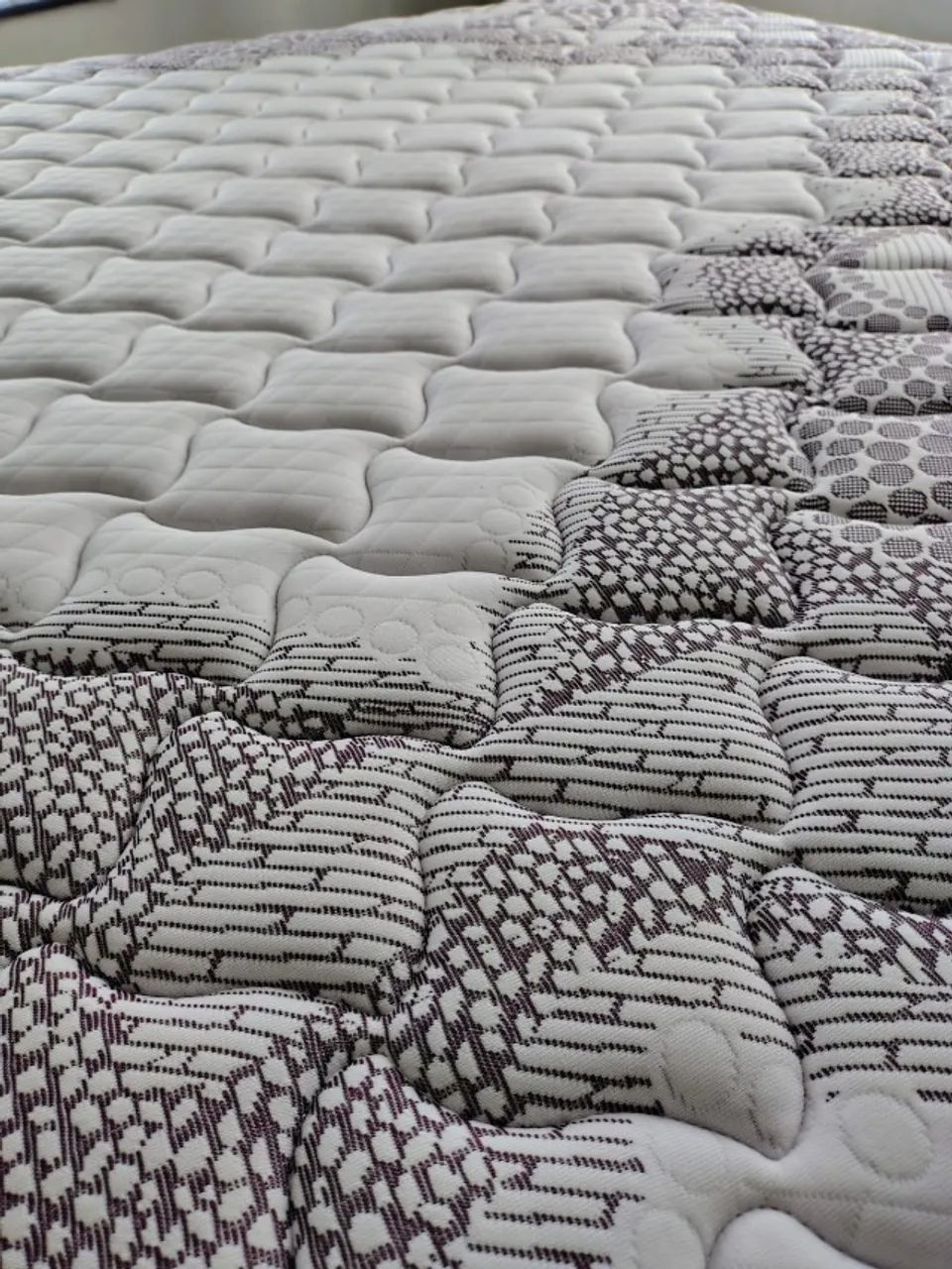 COLCHÃO CASAL COM MOLAS ENSACADAS E ESPUMA D33  