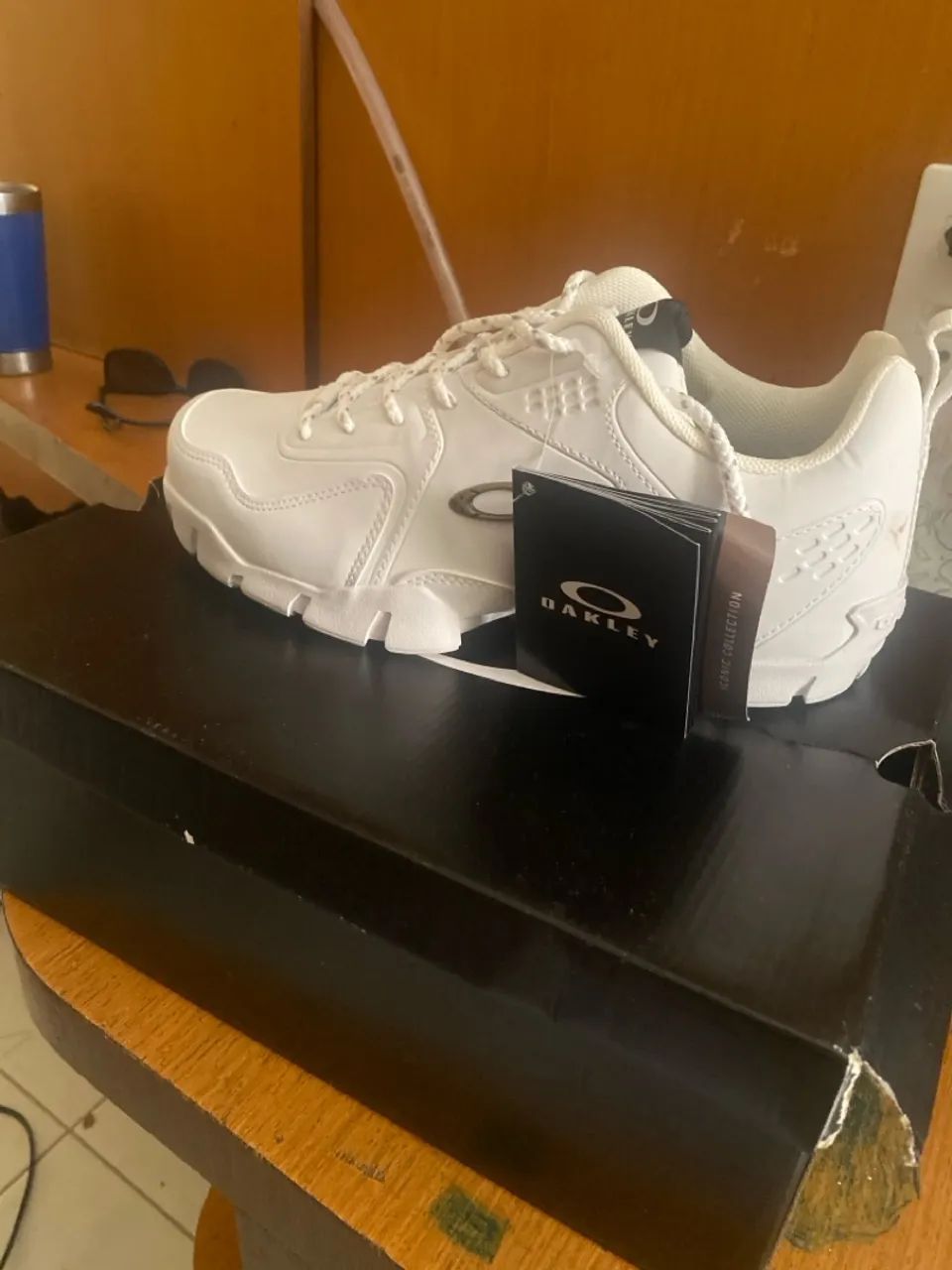 Tênis oakley stratus