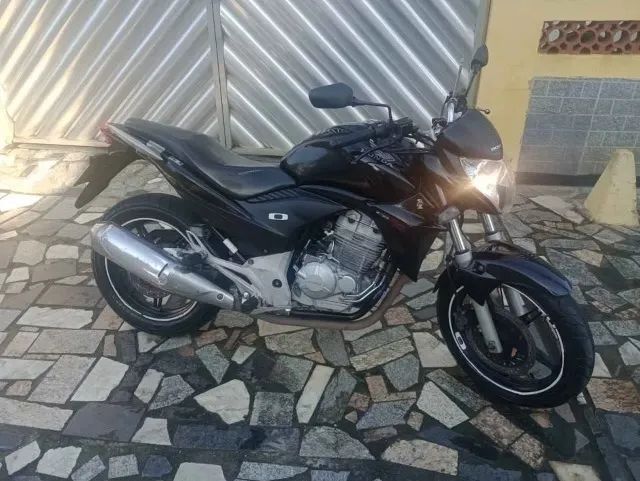 Moto CB 300