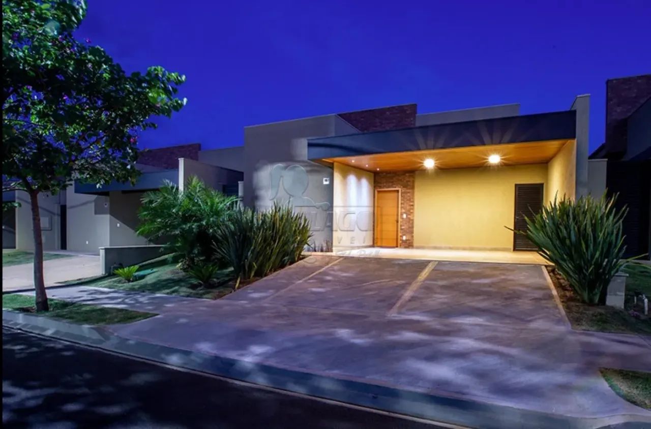 Casa de 156m² com 03 quartos à venda em condomínio - Cravinhos