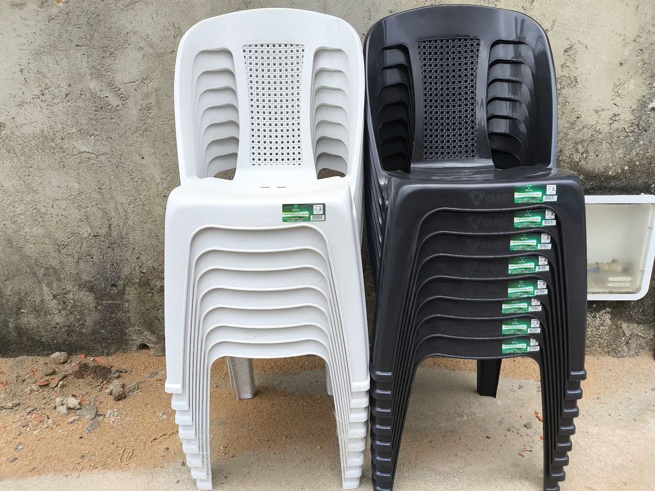 Cadeiras Plásticas Empilháveis - Preço Imperdível! - Foto 4