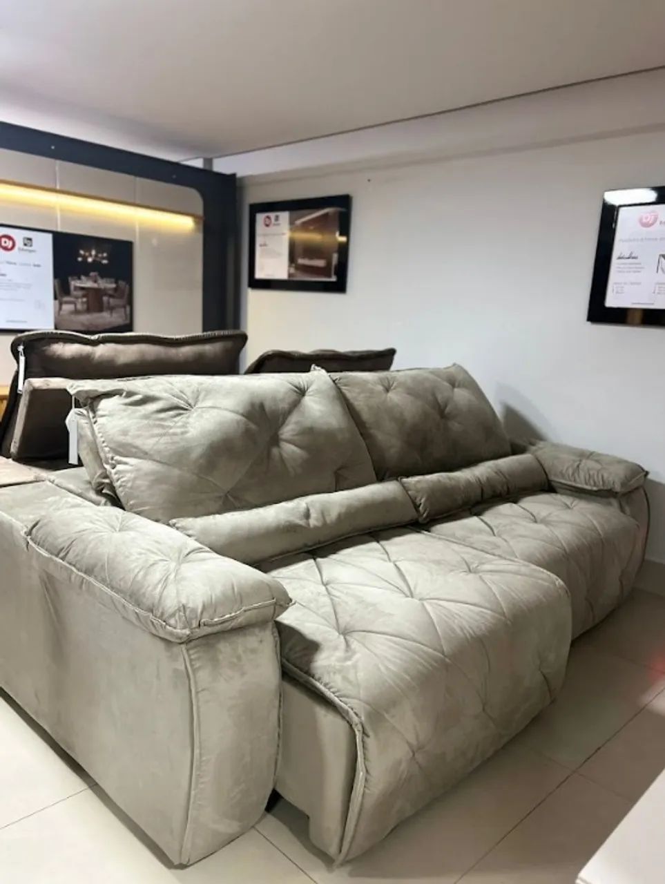 Estofado retrátil e reclinável Austin 2,50cm - R$2.649,00