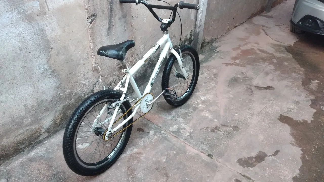 Bike Cross BMW aro 20 + 2 pneu balão