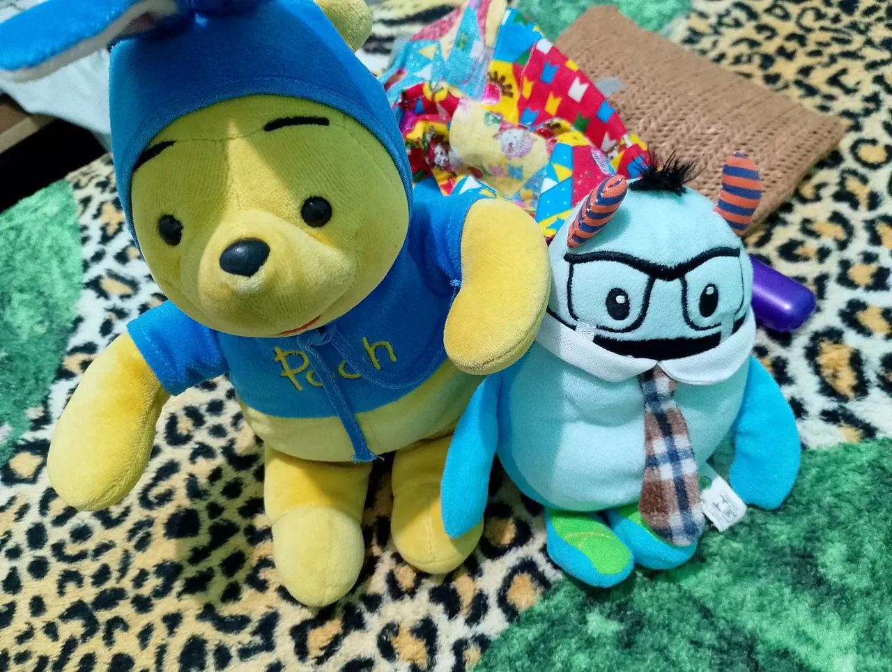 Pelúcias do Ursinho Pooh e Monstrinho