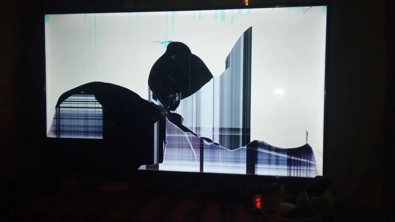 VENDO TV 43 SMART COM DEFEITO  - Foto 2