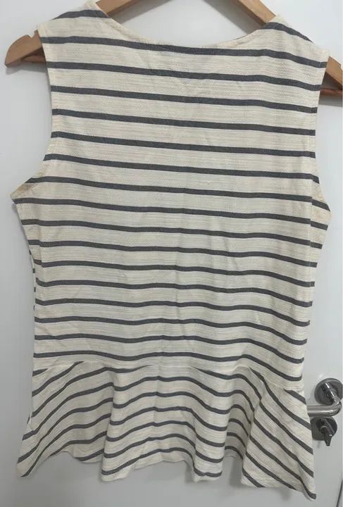 Blusa listrada branca e cinza - Tamanho G - Foto 2