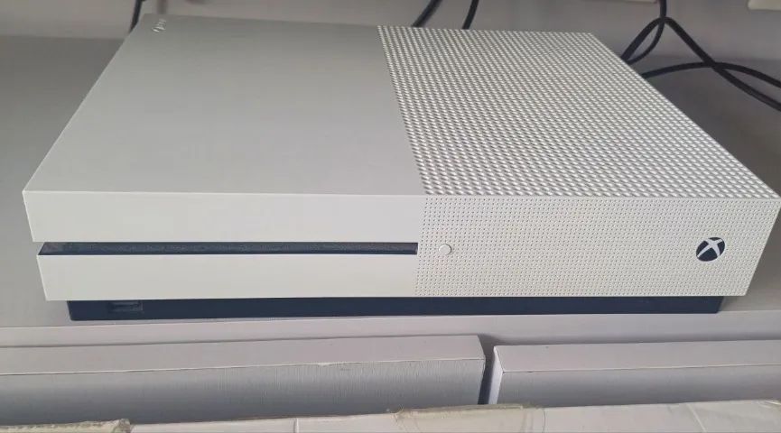 Xbox One S com Caixa em Estado de Zero Troco - Foto 2