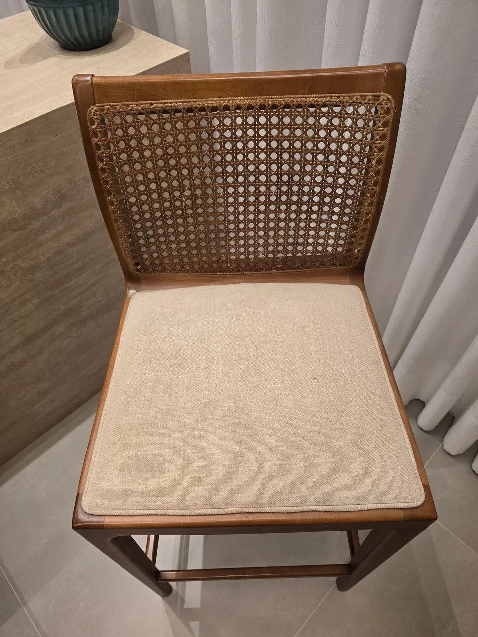 Banquetas de madeira com assento estofado - Foto 5