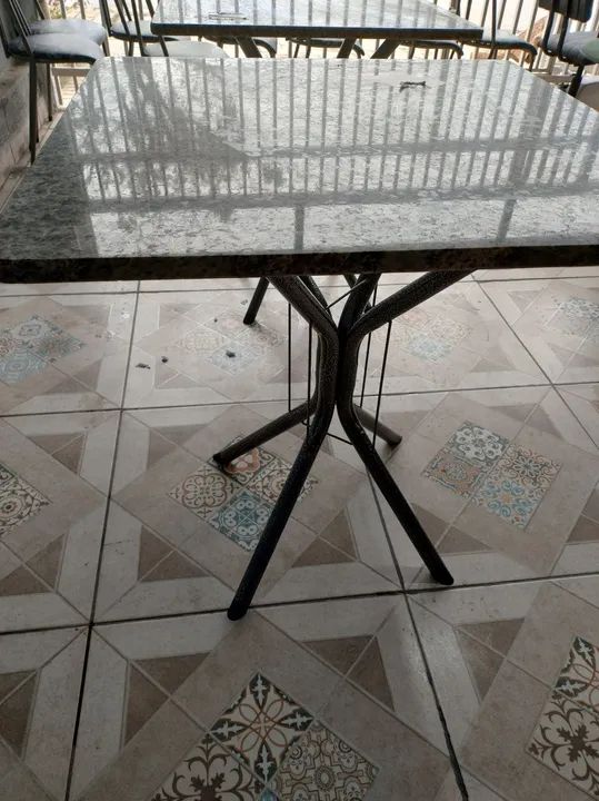 Mesa de granito com base em ferro 70x70 cm  - Foto 2