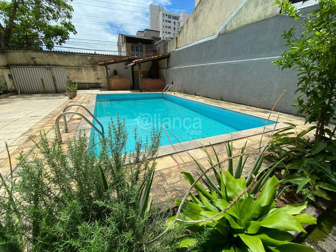 ALIANÇA WEB IMÓVEIS VENDE CASA NO CORAÇÃO DA PRAIA DA COSTA.