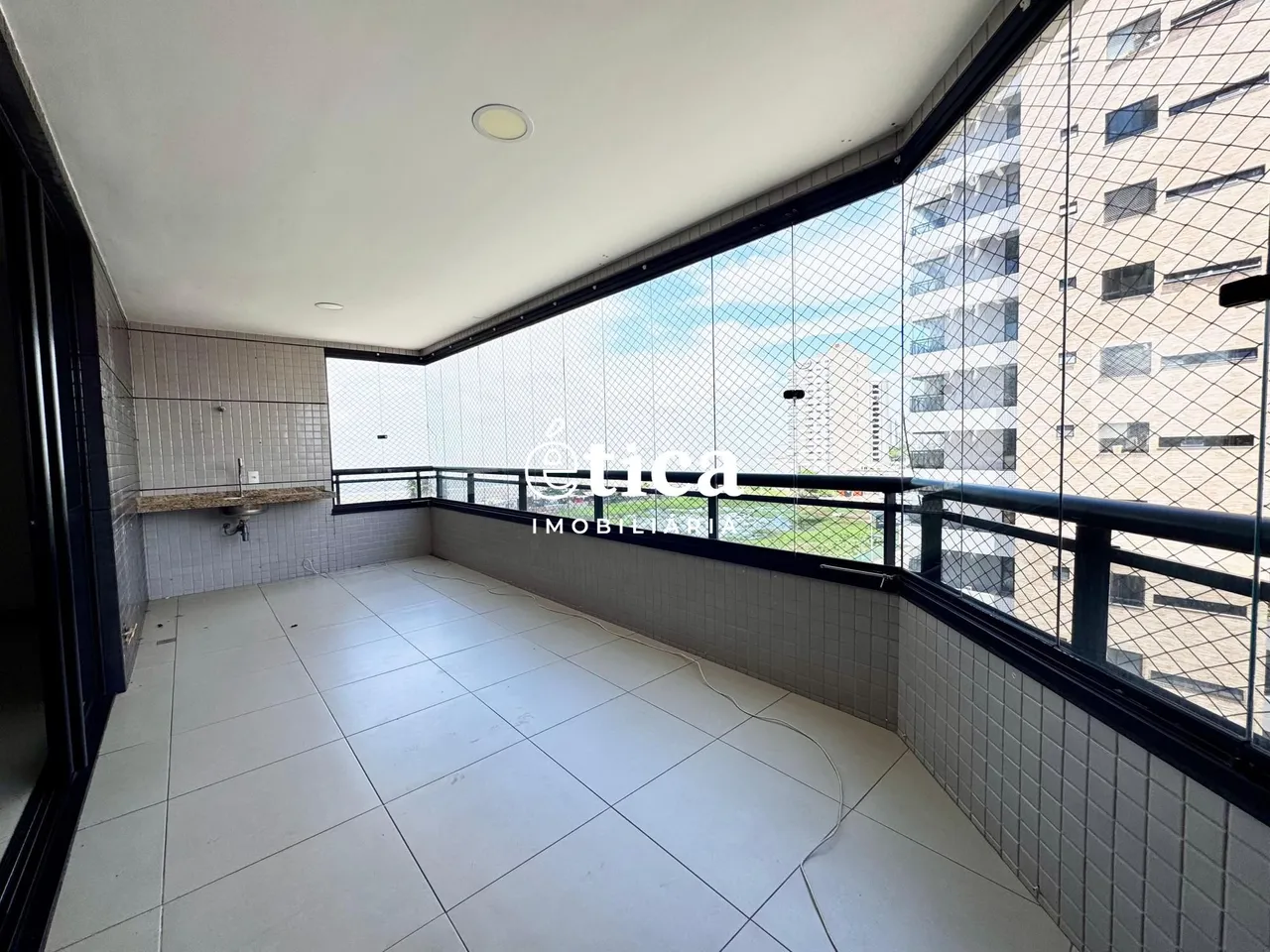 Apartamento na Península com 3 suites, 3 vagas de garagem