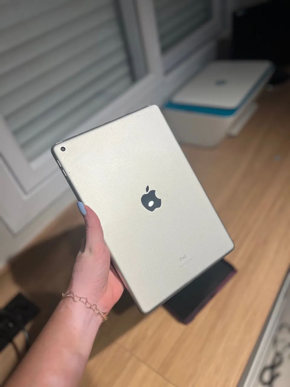 Ipad 9th generation Apple used gray with box and everything64166967100675122