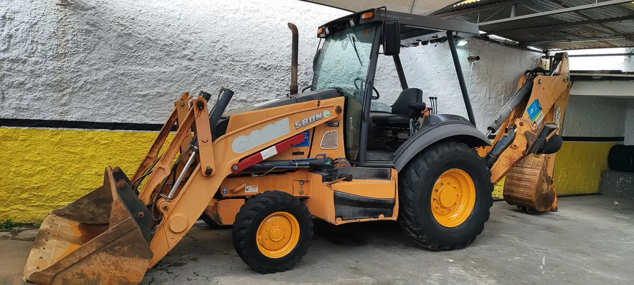 Retroescavadeira Case 580N