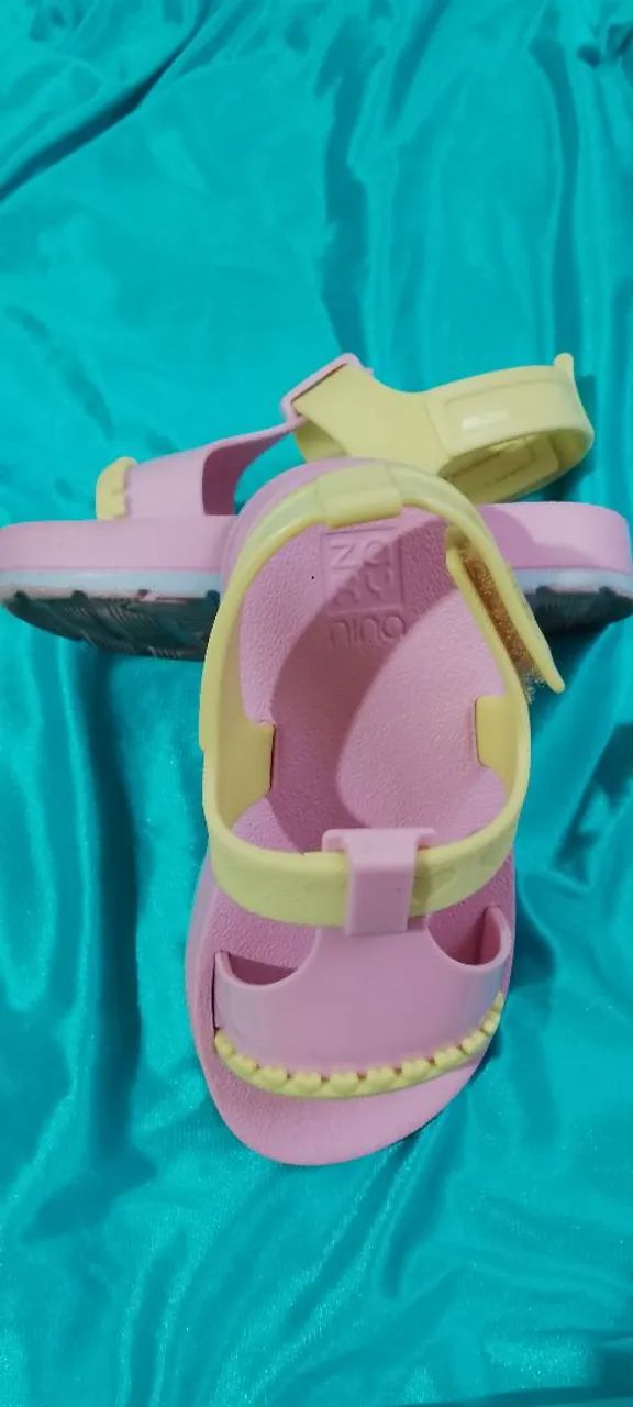Sandália infantil com recortes rosa | Zaxy - Foto 4