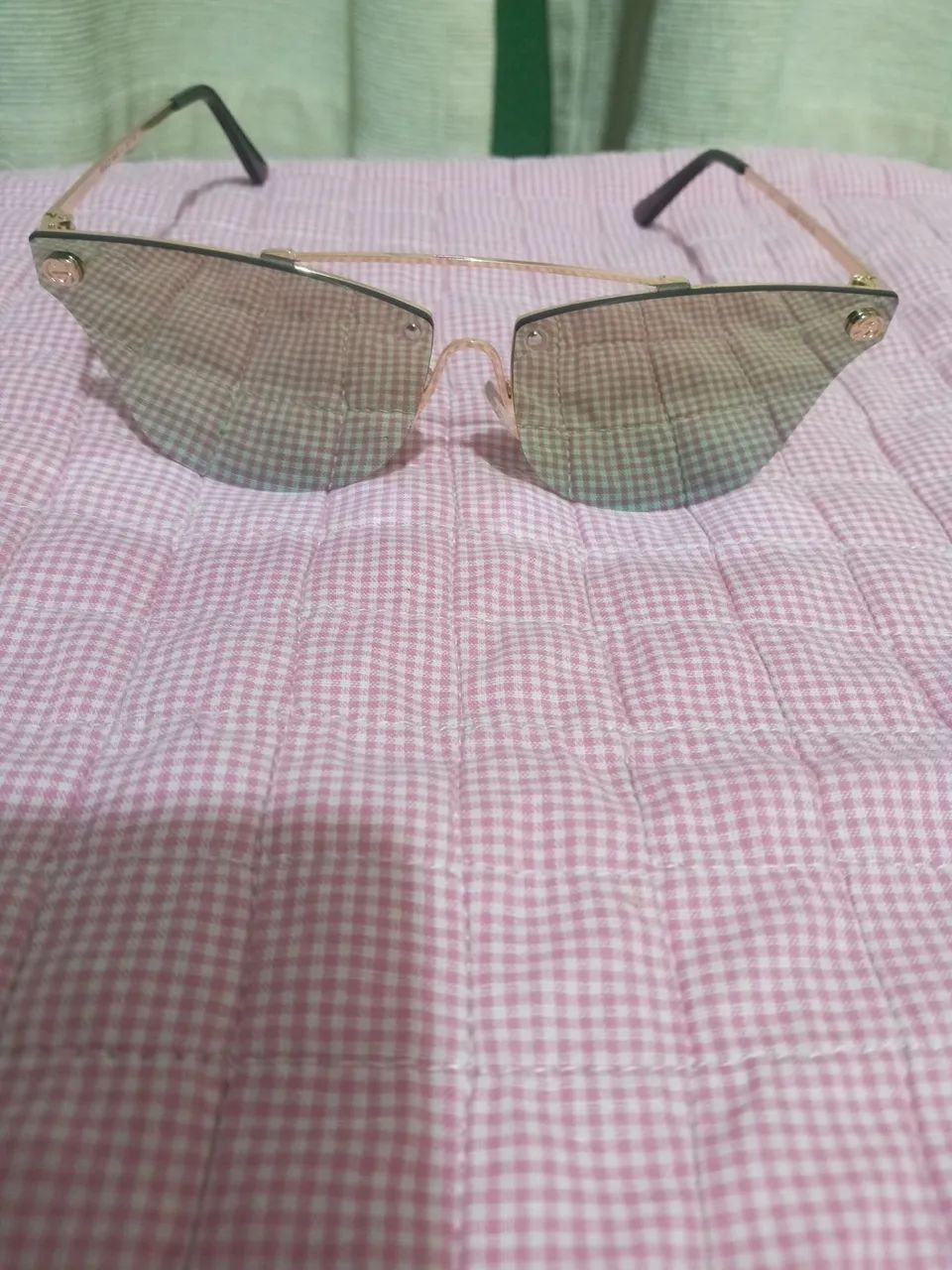 Óculos de sol feminino estiloso gucci dourado 