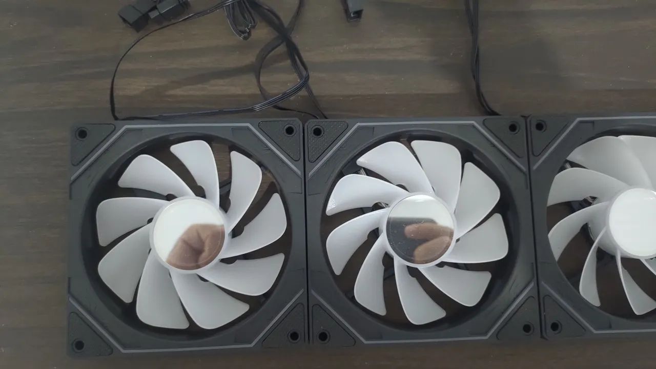 Kit 5 Fans com controladora Liketec Enigma ARGB - Foto 3