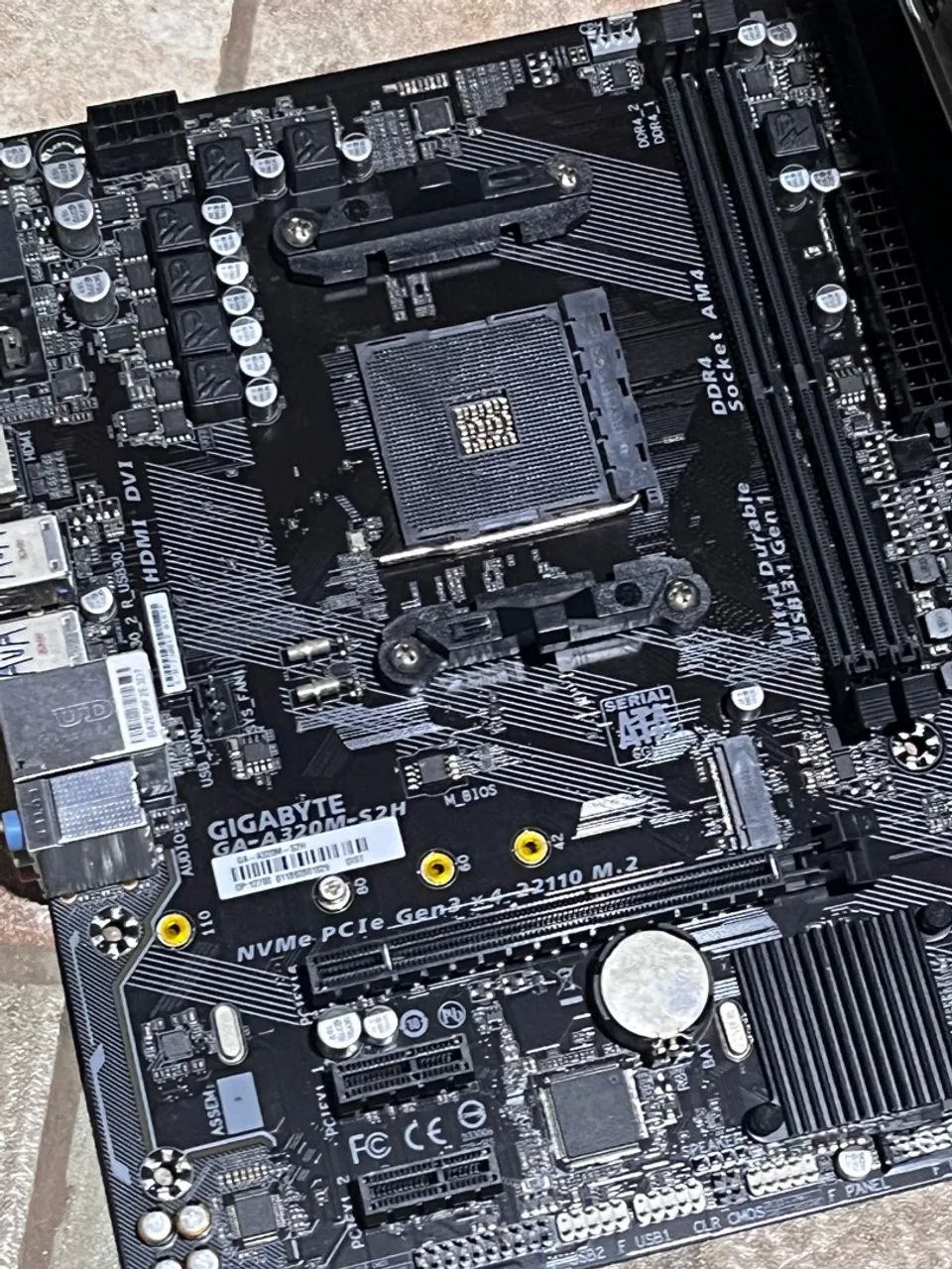 Pc com várias peças para retirada