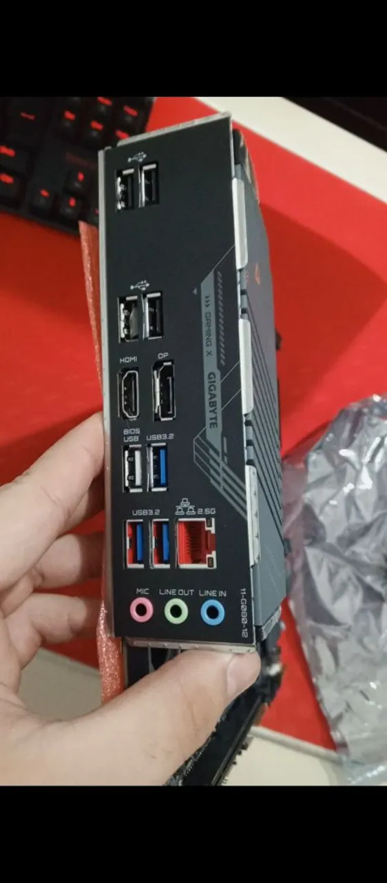 Placa Mãe Gigabyte B660M Gaming X DDR4, LGA 1700 (Placa Nova com 4 pinos tortos)