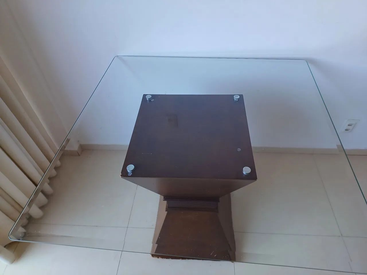 Mesa de vidro com base em madeira - Foto 2