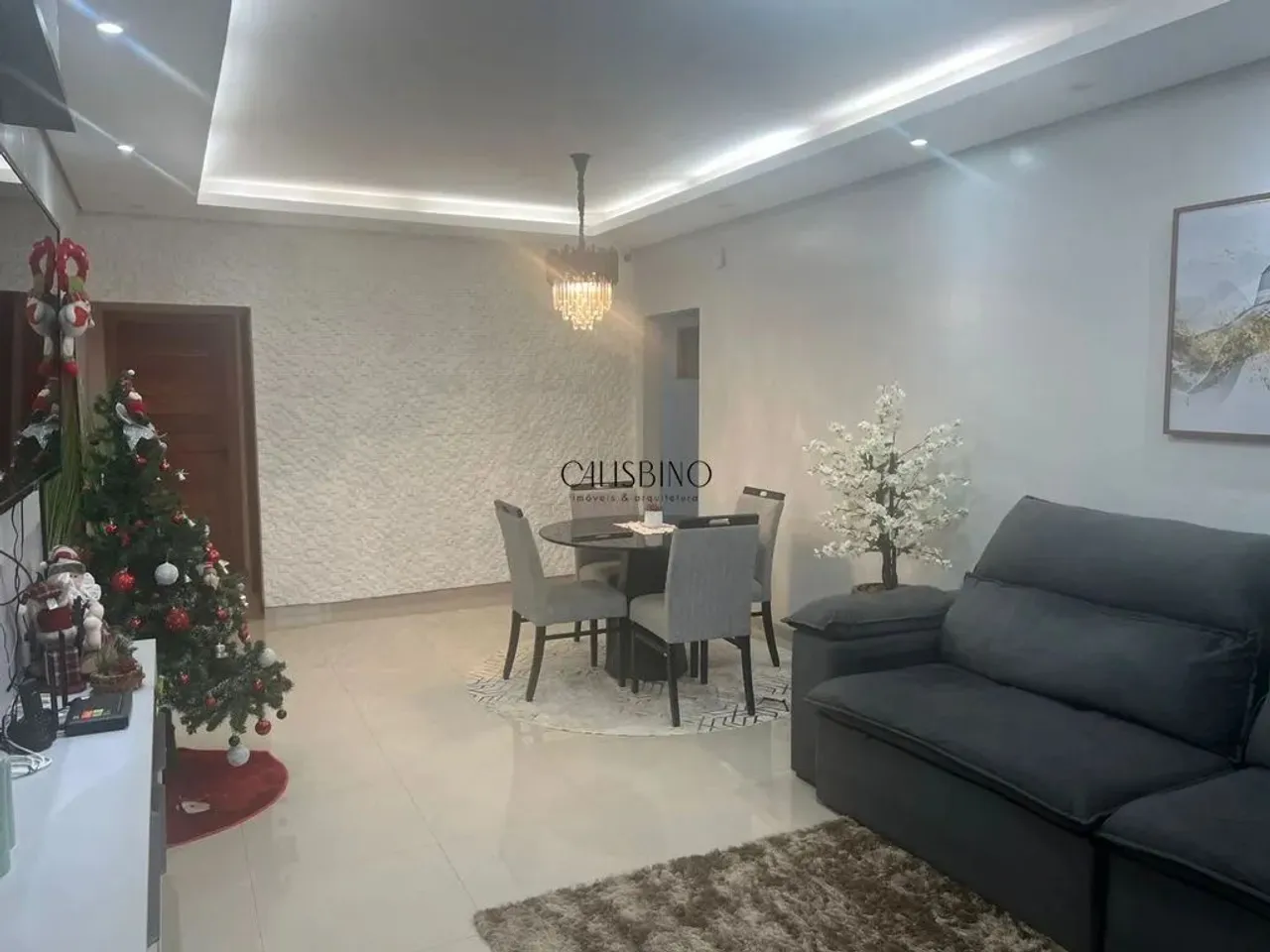 Casa de Alto Padrão no Condomínio Alberto Jaquier disponível para venda