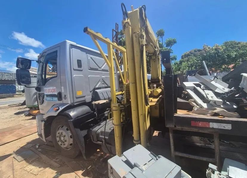 Caminhão Munck 2014