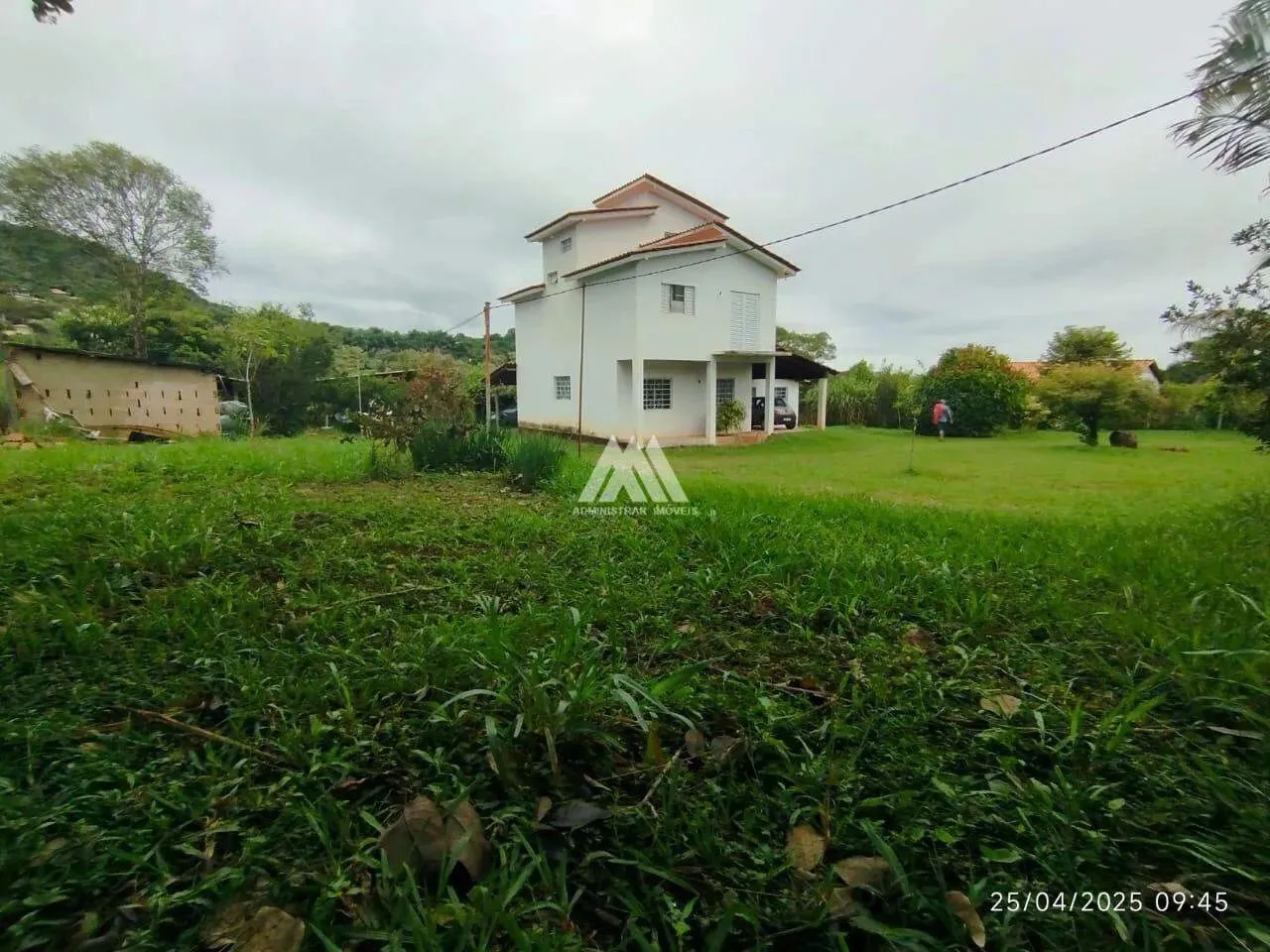 Vendo chácara em Condomínio Fechado com Segurança e Tranquilidade de 3000m² excelente loca