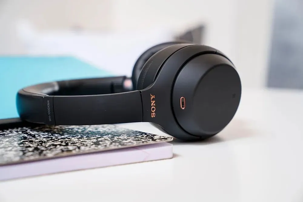 Fone de ouvido Sony WH-1000XM4